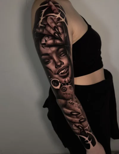 Manica realistica con volto femminile - Andrew Lead, Keyo Tattoo Studio Locarno