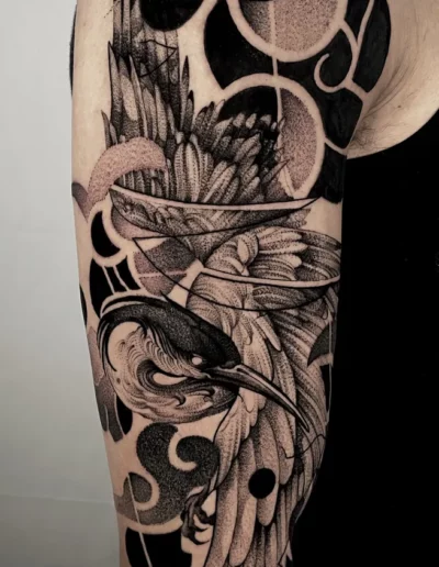Manica blackwork con uccello e cerchi - Dario Schiavone, Keyo Tattoo Studio Locarno