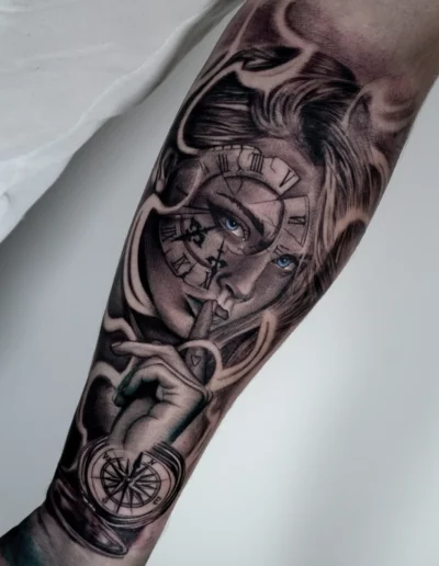 Volto con orologio e bussola, black and grey