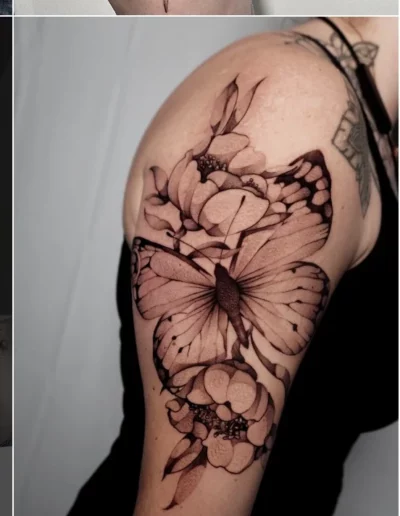 Farfalla e fiori in fine line sulla spalla - Dario Schiavone, Keyo Tattoo Studio Locarno