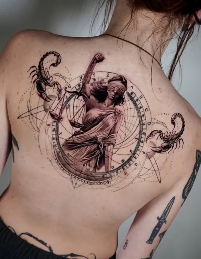 Figura con scorpioni e geometrie sulla schiena - Omar Keyo, Keyo Tattoo Studio Locarno