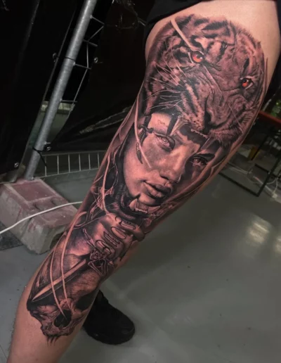 Volto femminile e tigre, manica realistica - Omar Keyo, Keyo Tattoo Studio Locarno